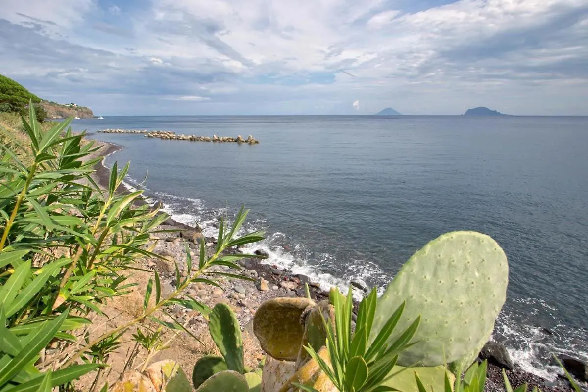 Case Sulla Spiaggia Di Santa Marina Salina İtalya