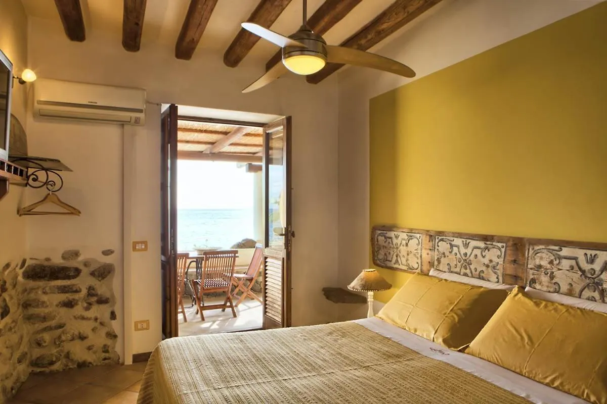 Holiday home Case Sulla Spiaggia Di Santa Marina Salina